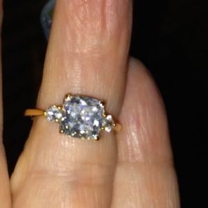 Beautiful 10k yellow gold Topaz ring.